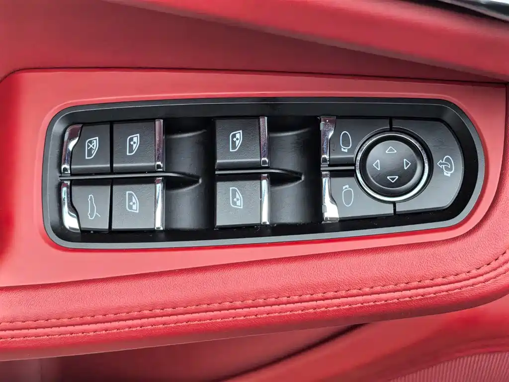 Porsche Macan — миниатюра 15