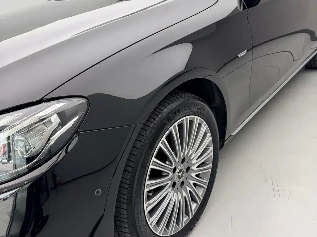 Mercedes-Benz E-Class — миниатюра 9