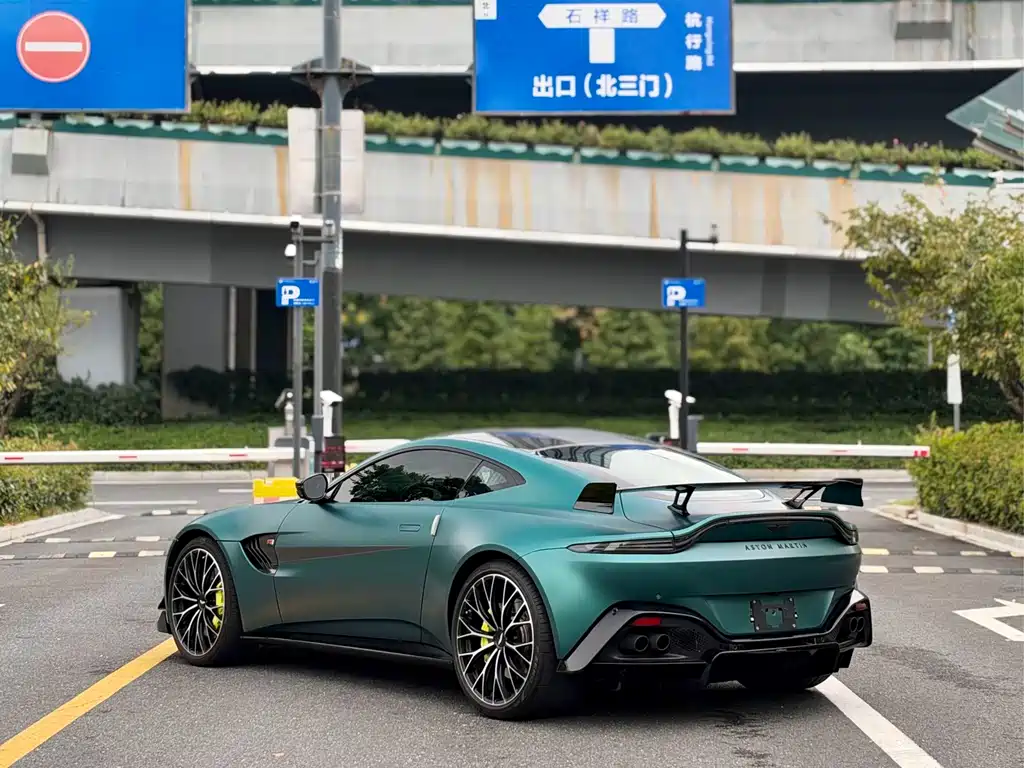 Aston Martin V8 Vantage — миниатюра 7