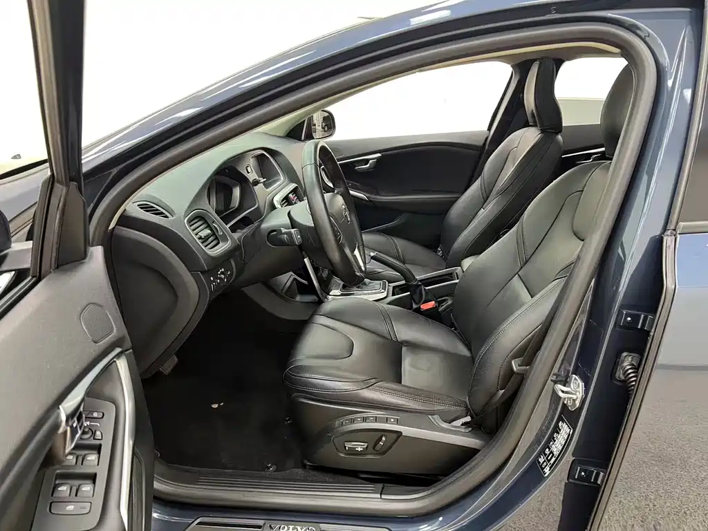 Volvo V40 — миниатюра 7
