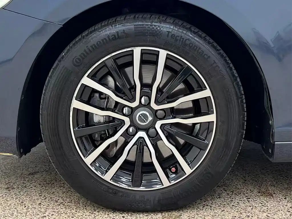 Volvo V40 — миниатюра 26