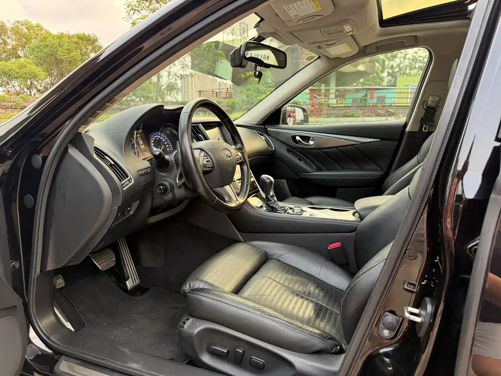 Infiniti Q50L 2015 2.0T Sport