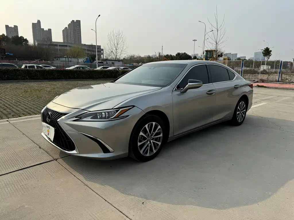 Lexus ES 2024