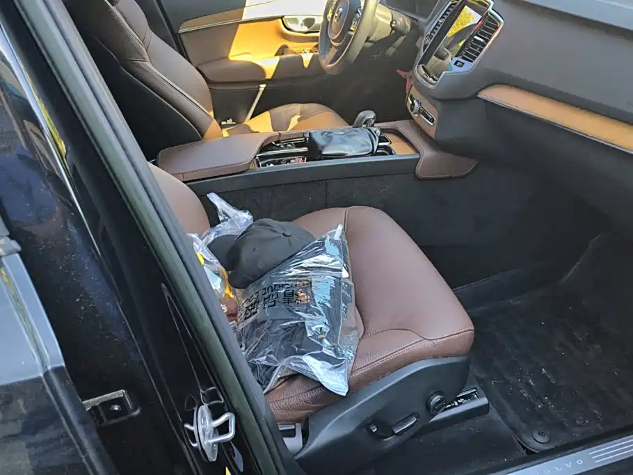 Volvo XC90 — миниатюра 8