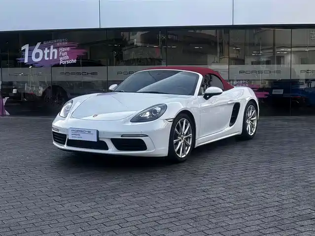 PORSCHE  718 2023