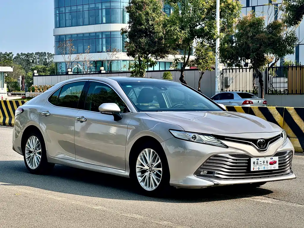 TOYOTA CAMRY