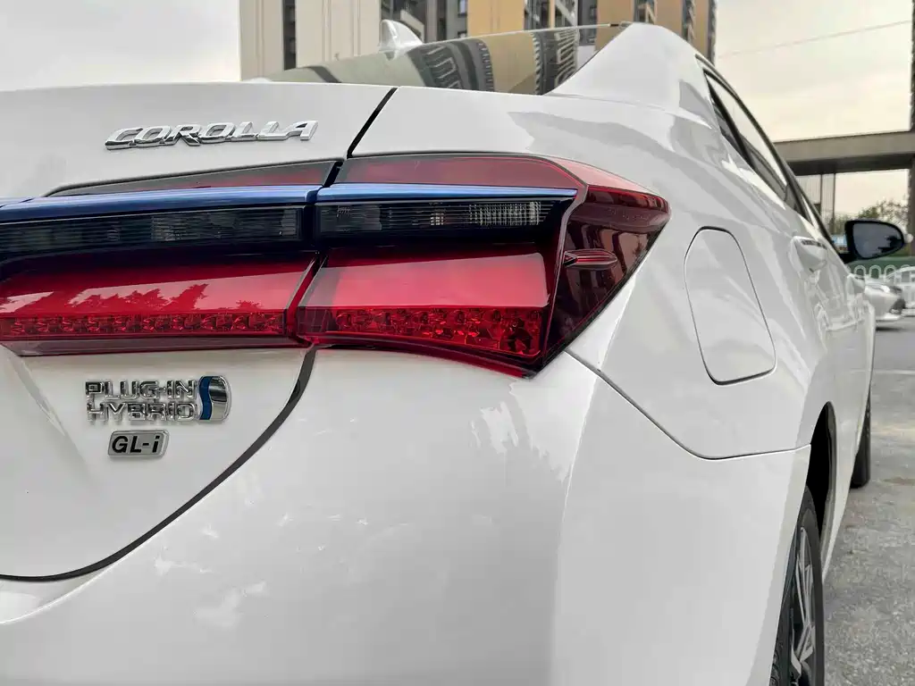 Toyota Corolla Hybrid — миниатюра 9