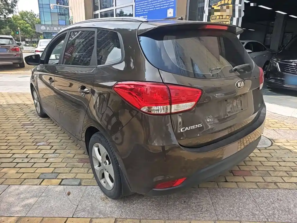 Kia Carens — миниатюра 5