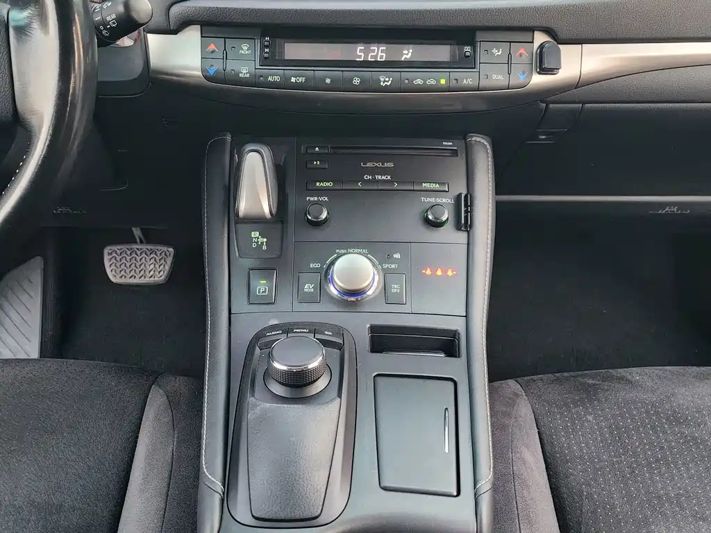 Lexus CT — миниатюра 17