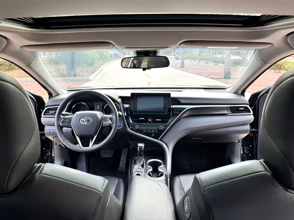 Toyota Camry 2021 2.5HS