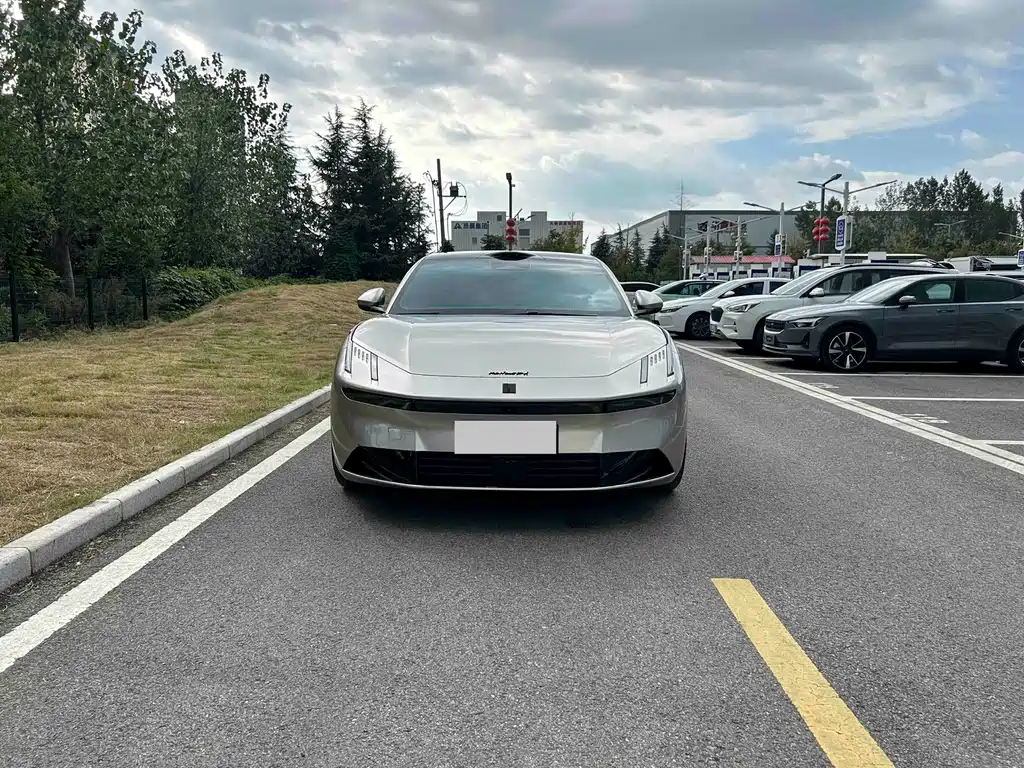 Lynk & Co 10 — миниатюра 2