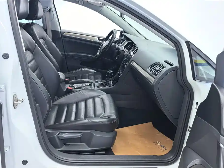 Volkswagen Golf 2016 1.4TSI 25