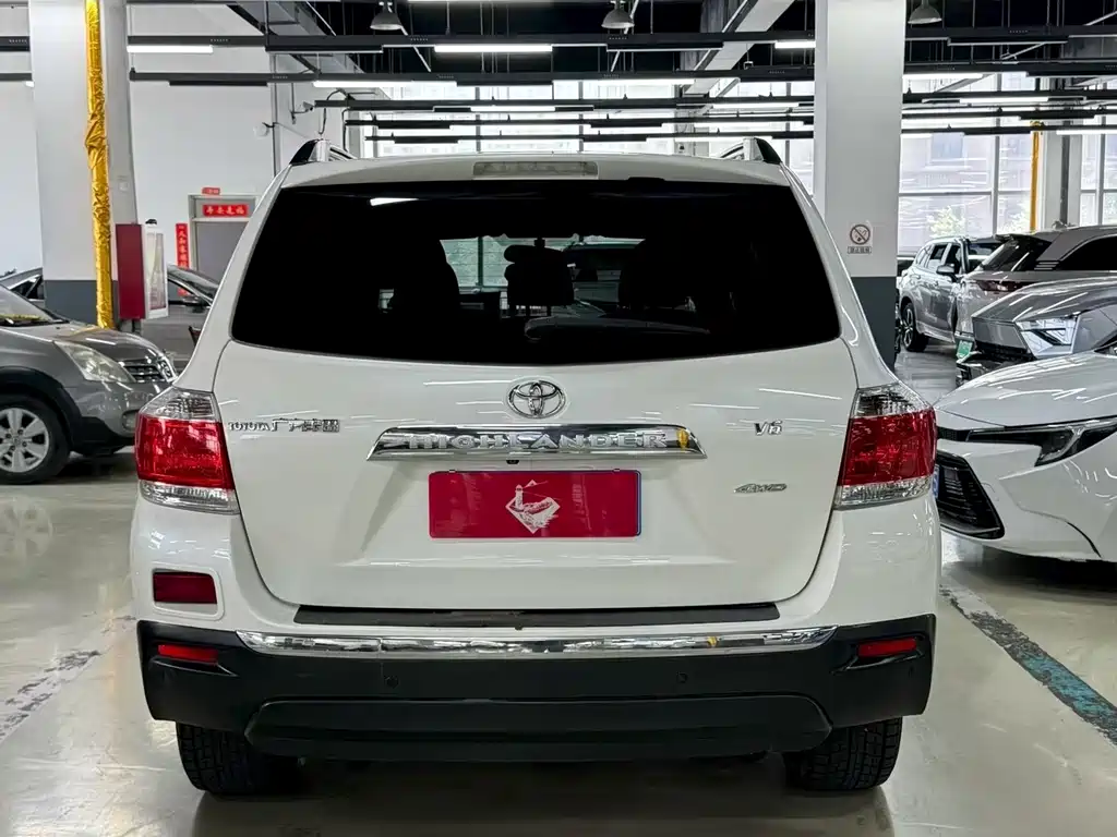Toyota Highlander 2011 2.7L 5 мест Sport