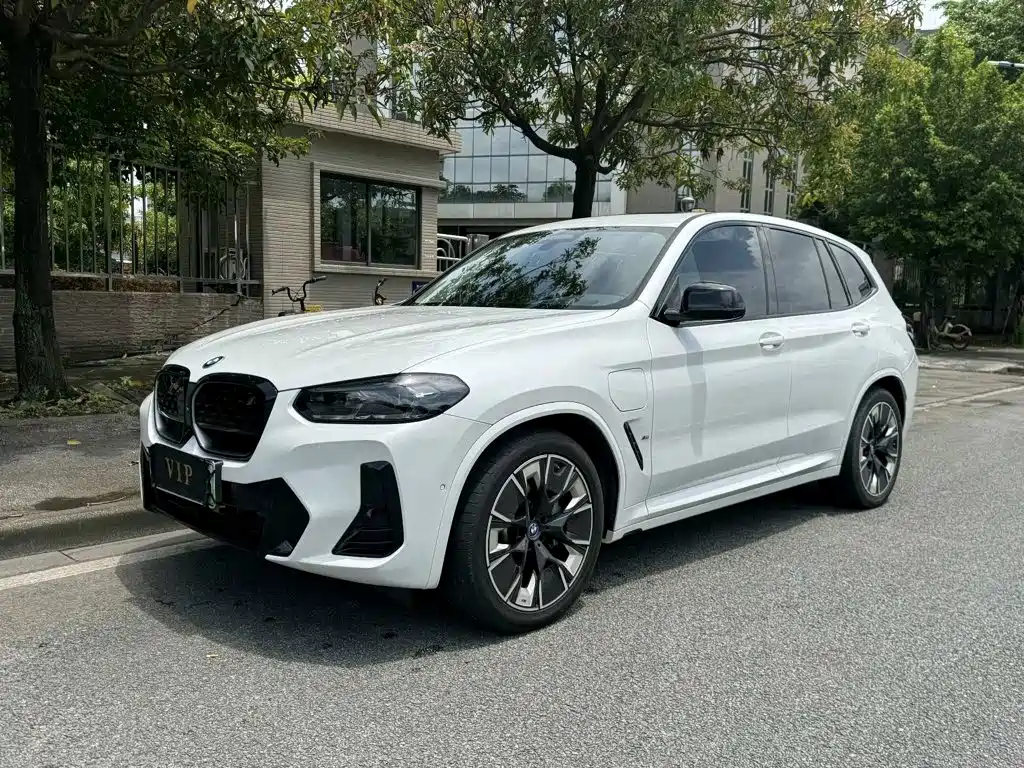 BMW iX3