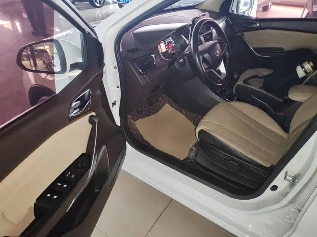 Baojun 310W — миниатюра 16