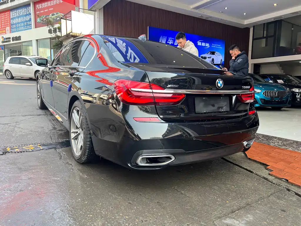 BMW 7 SERIES