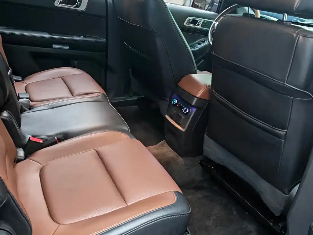 Ford Explorer (Import) — миниатюра 8