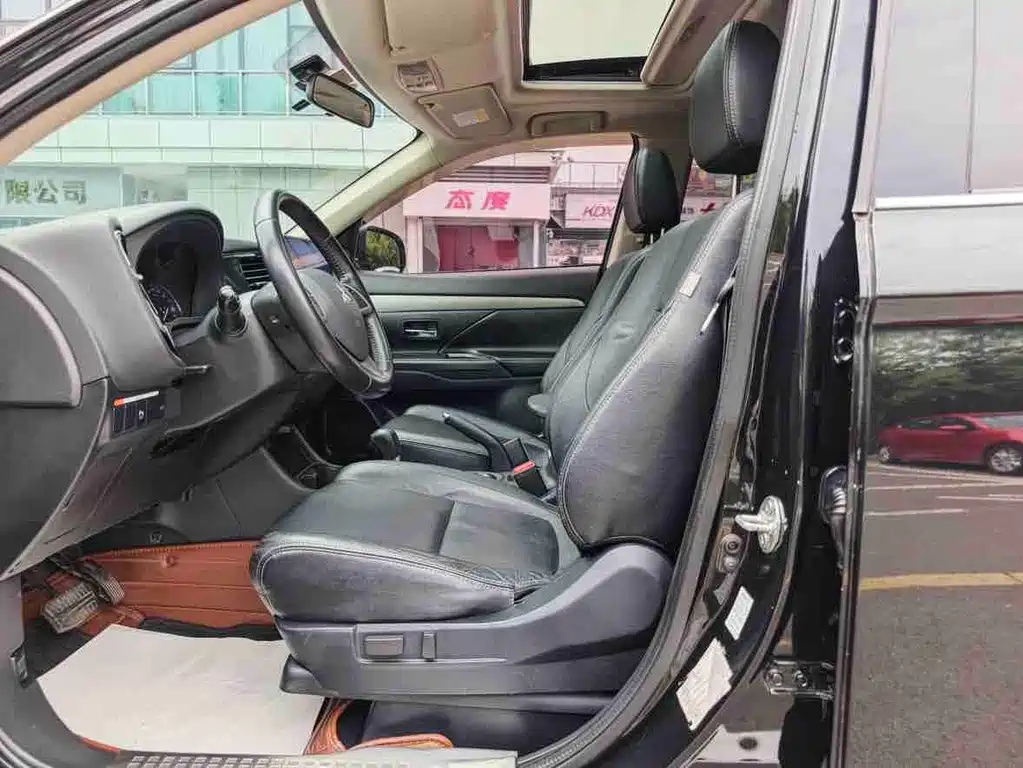 Mitsubishi Outlander (Import) — миниатюра 13