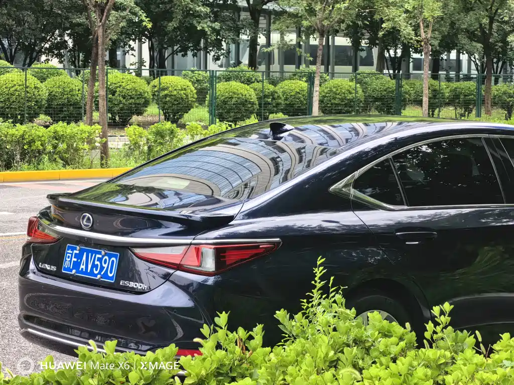 Lexus ES 300h Excellence Edition, фото 8