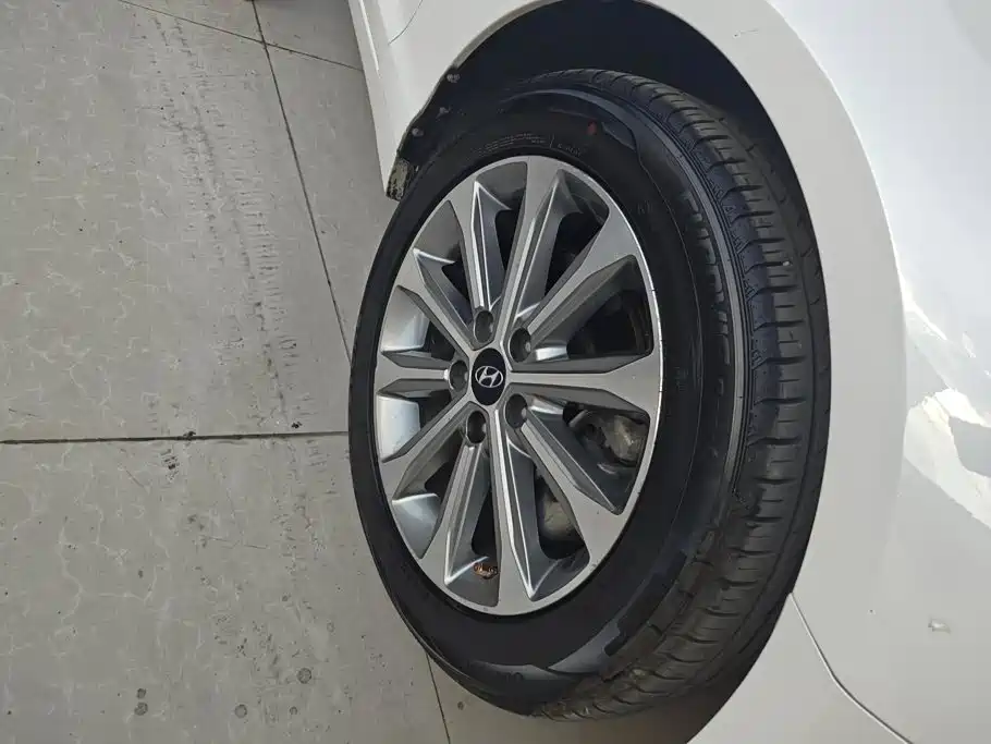 Hyundai Sonata — миниатюра 6