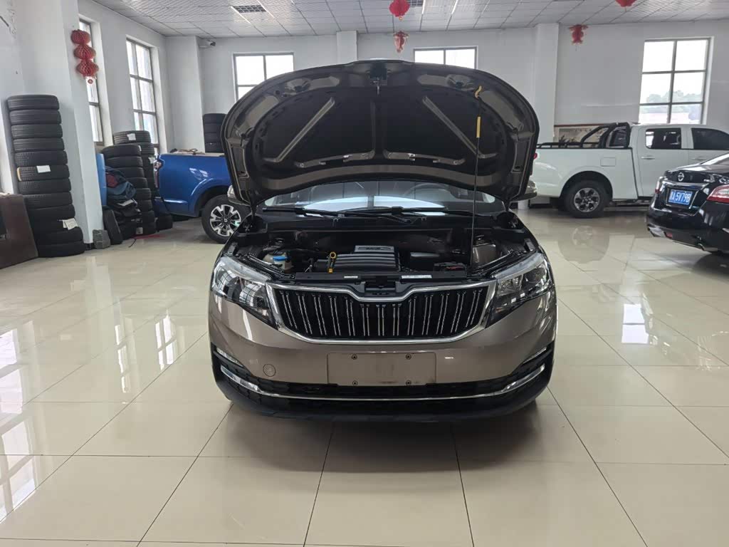 Skoda Kamiq 1.5 л 2022 г. желто-оранжевый, пробег 23000 км