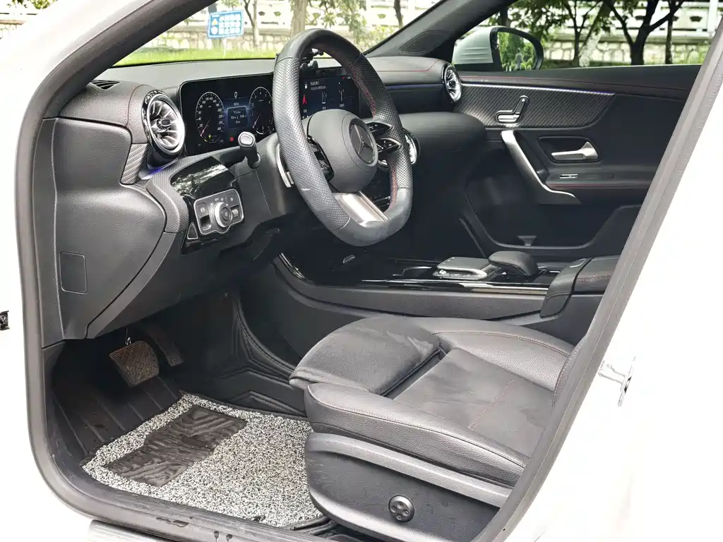 Mercedes-Benz A-Class A 2024 A 200 L Fashion