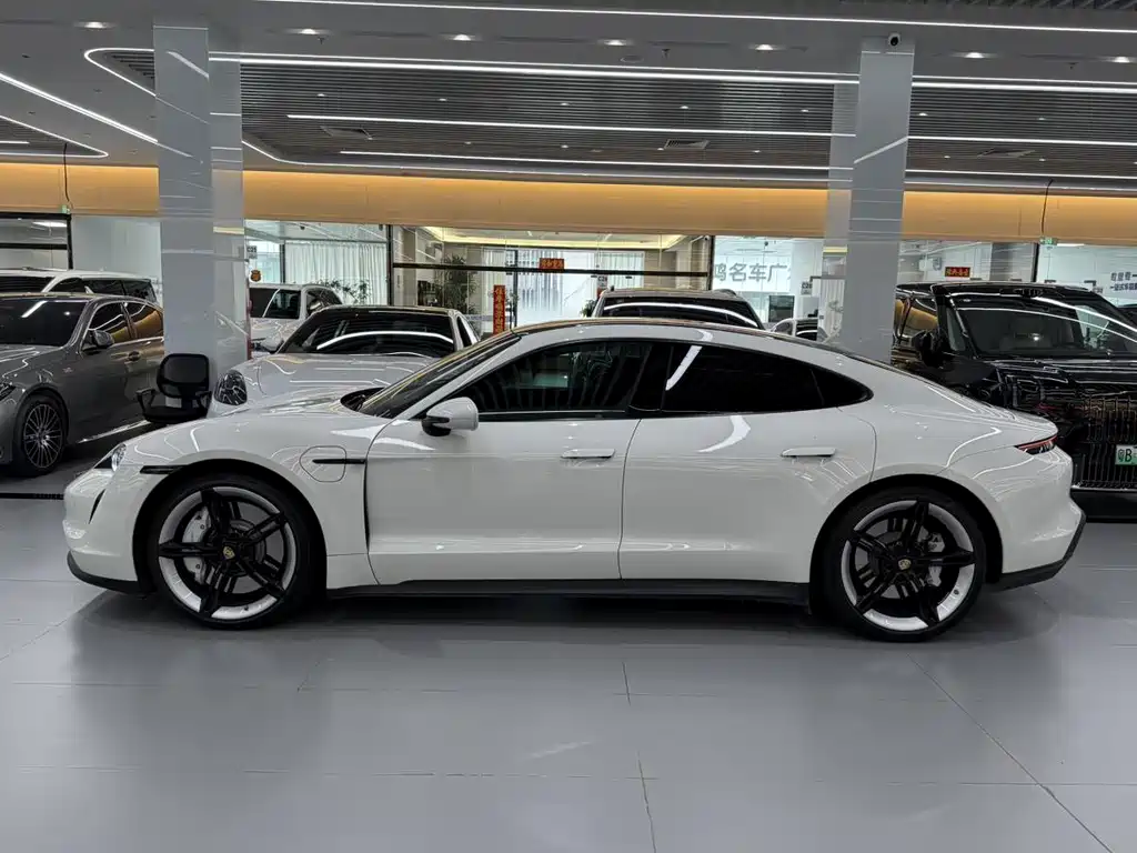 Porsche Taycan — миниатюра 7