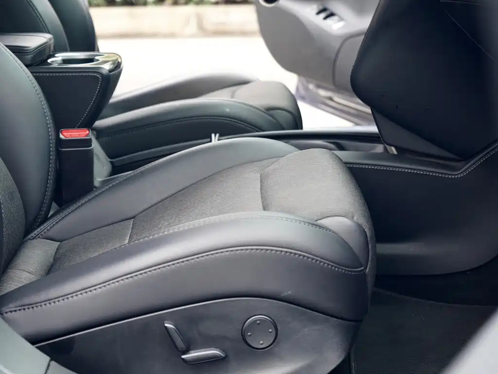 Tesla Model S — миниатюра 11