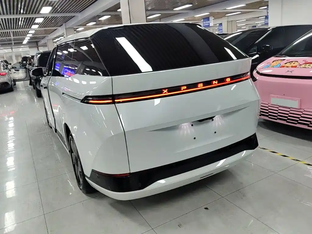 XPeng X9 — миниатюра 5