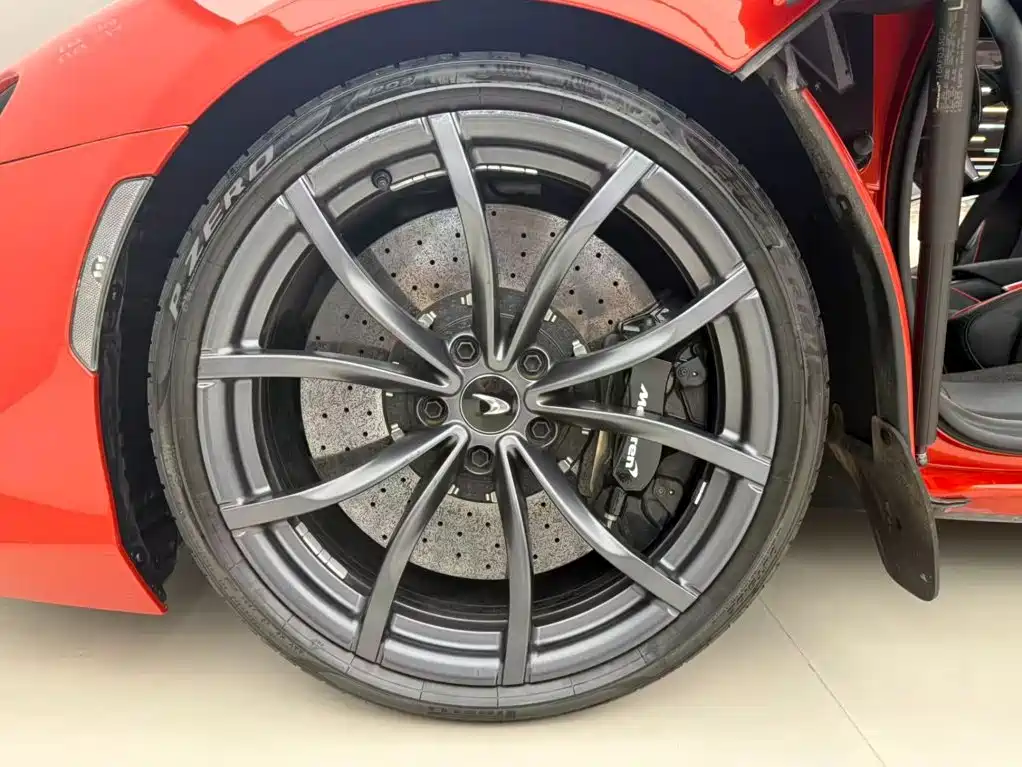 McLaren Artura — миниатюра 12