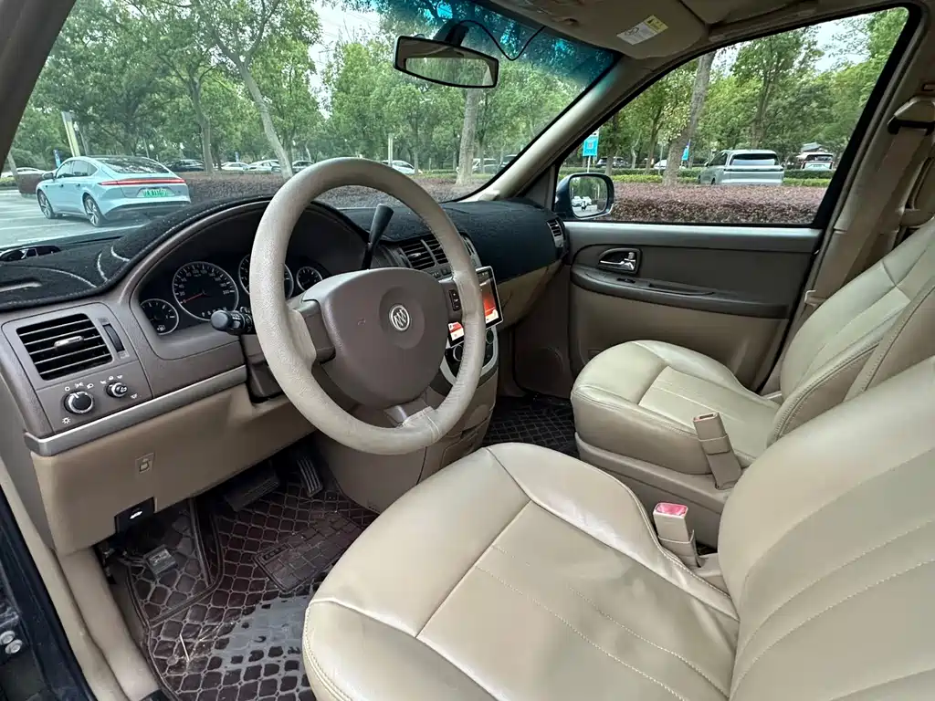 Buick GL8 — миниатюра 10
