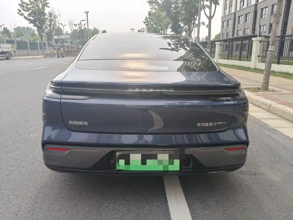Geely Galaxy Galaxy 8 8 2025 130km EM-i Premium