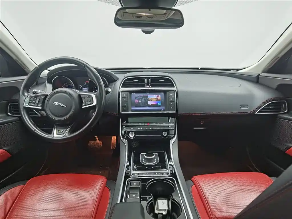 JAGUAR XE
