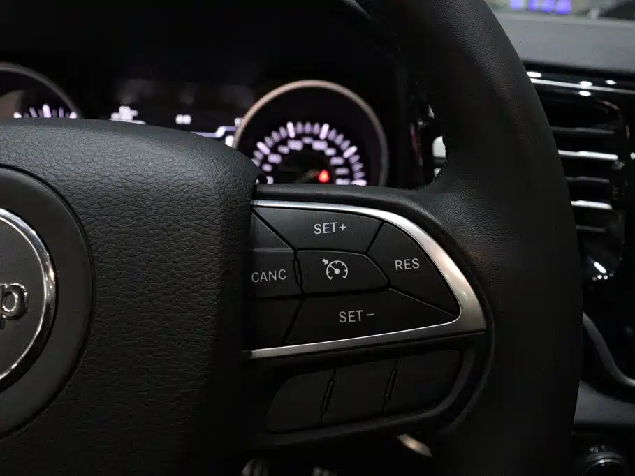 Jeep Grand Commander — миниатюра 15