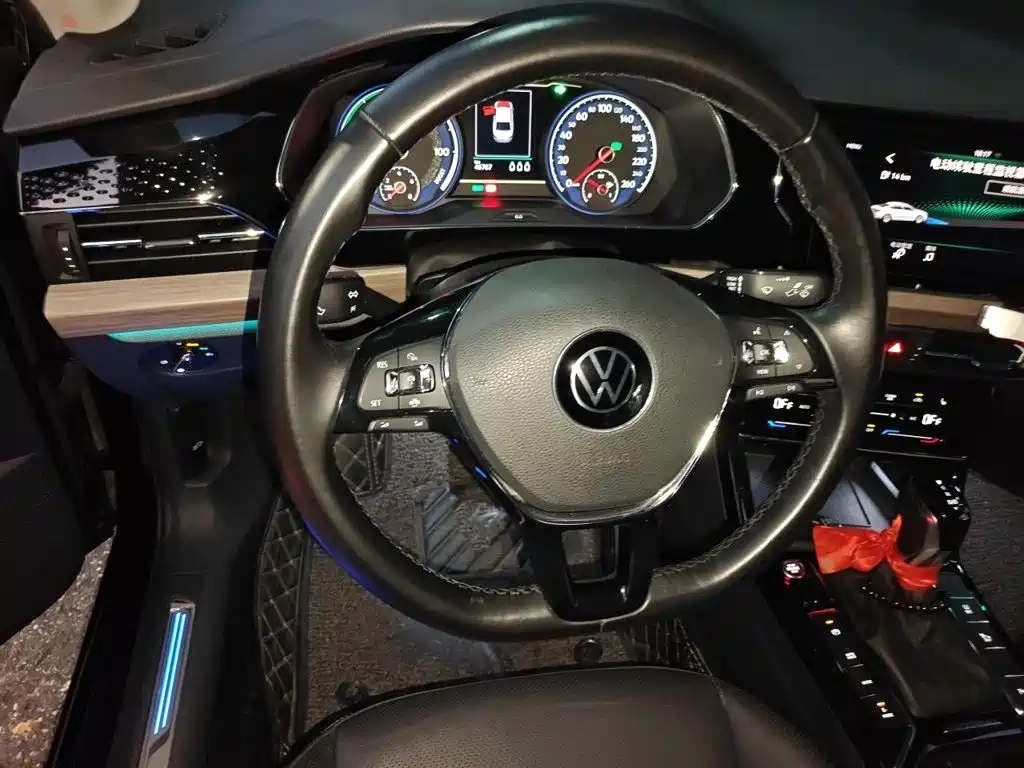 Volkswagen Passat PHEV — миниатюра 6