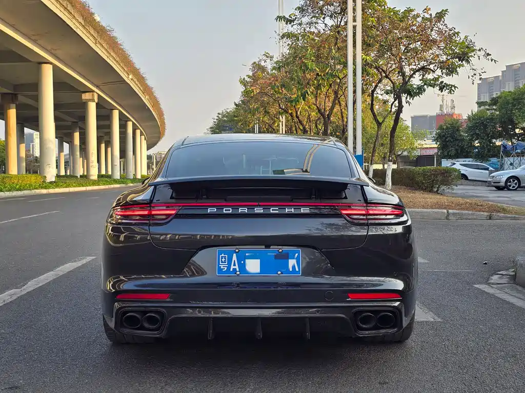 PORSCHE PANAMERA