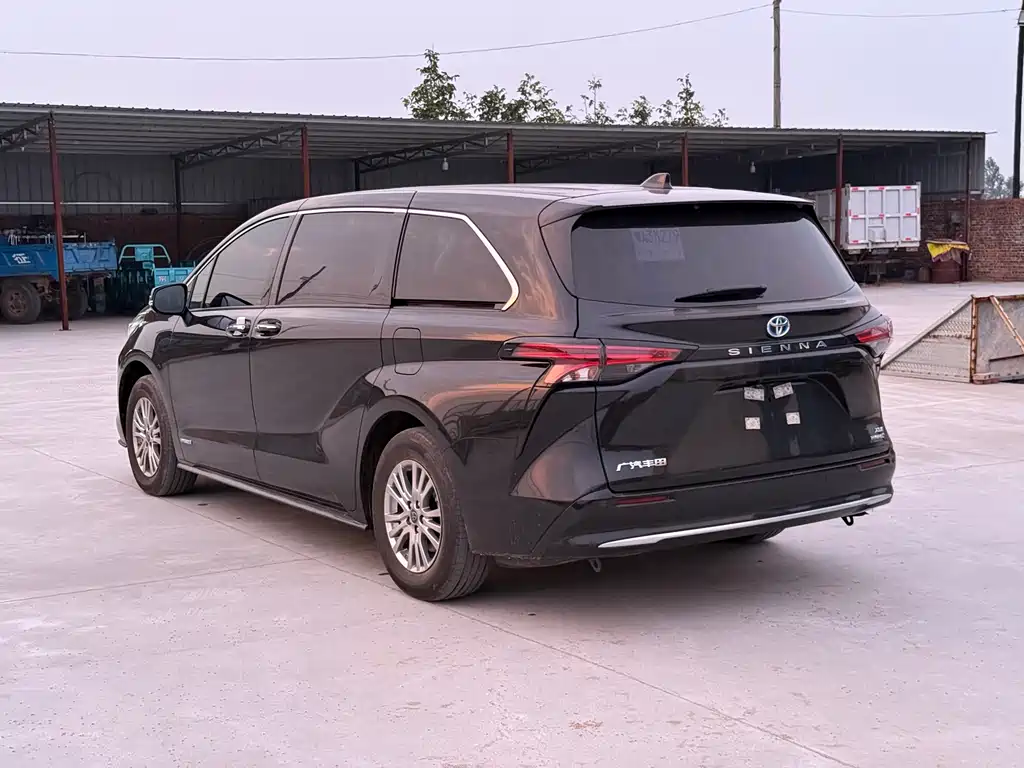Toyota Sienna 2023 2.5L Luxury