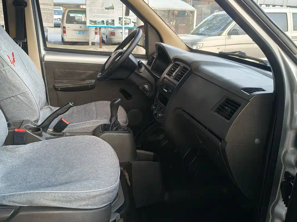 Wuling RongguangS S 2021 1.2L 5 местLSI