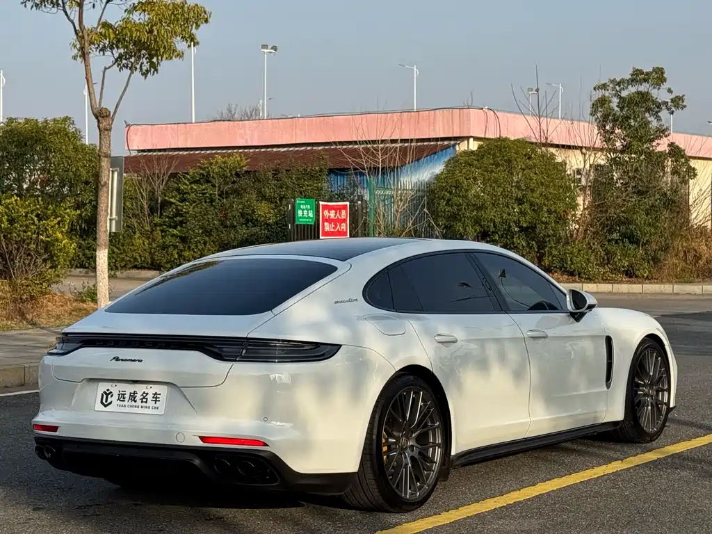 PORSCHE PANAMERA