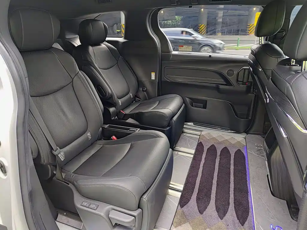 Toyota Sienna — миниатюра 11