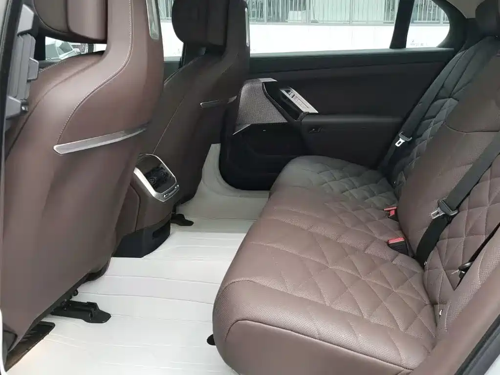 BMW i7 — миниатюра 5