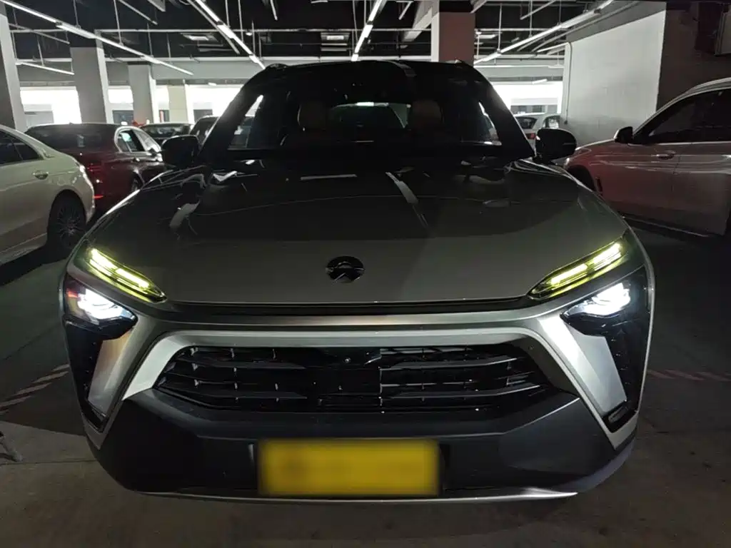 NIO ES8 2020 415KM мест