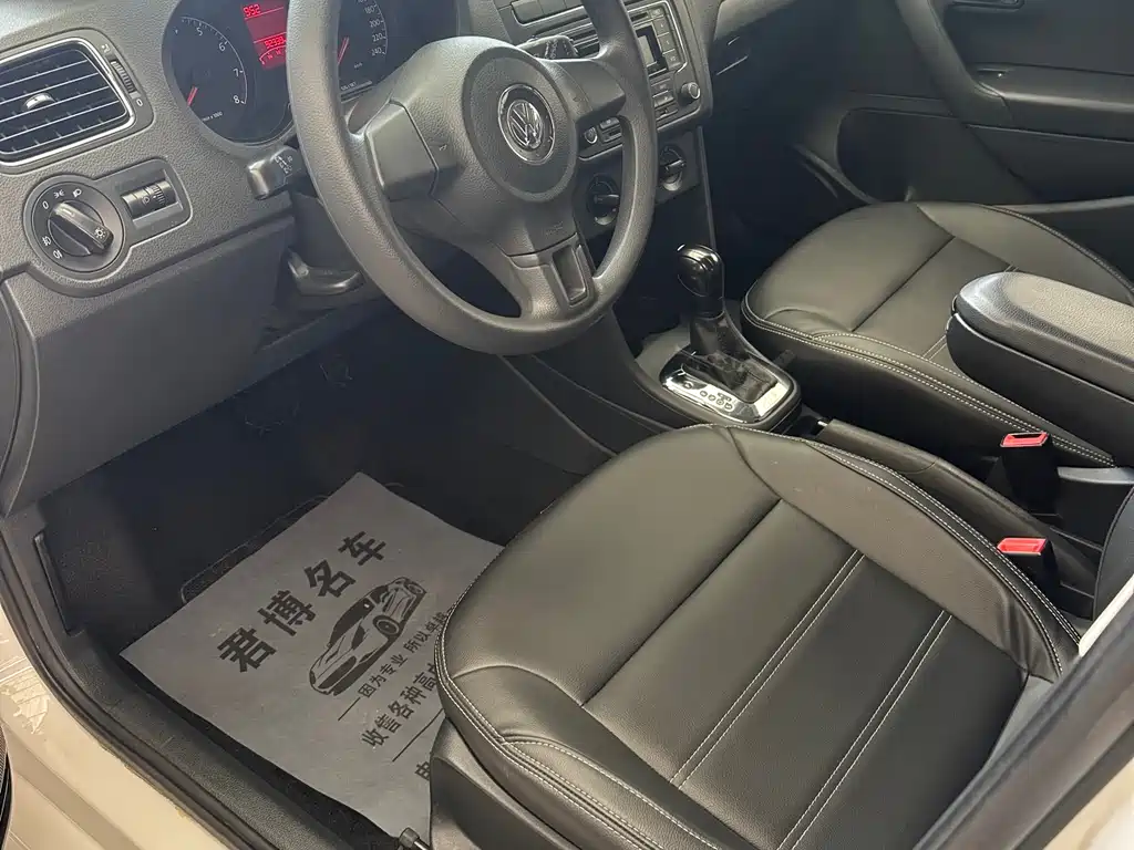 Volkswagen Polo 2013 1.6L AT Comfort
