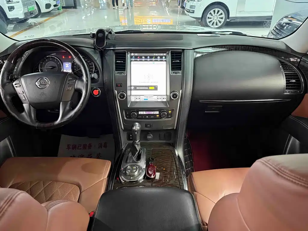 Nissan Patrol — миниатюра 10