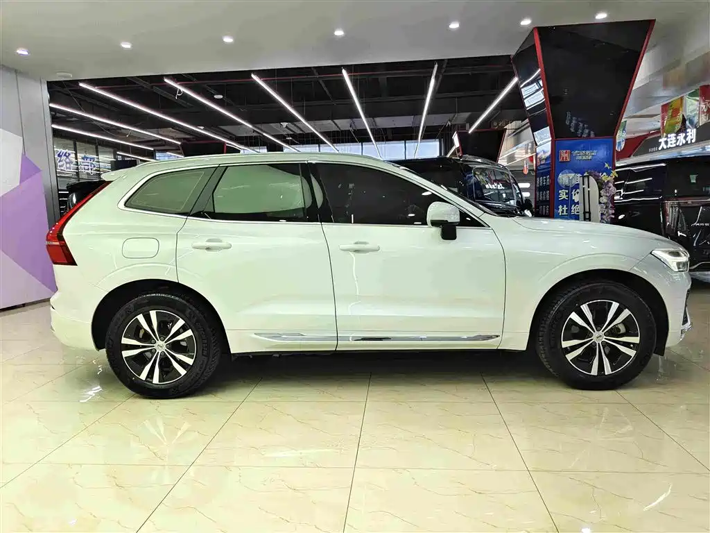Volvo XC60 2022 — фото 13