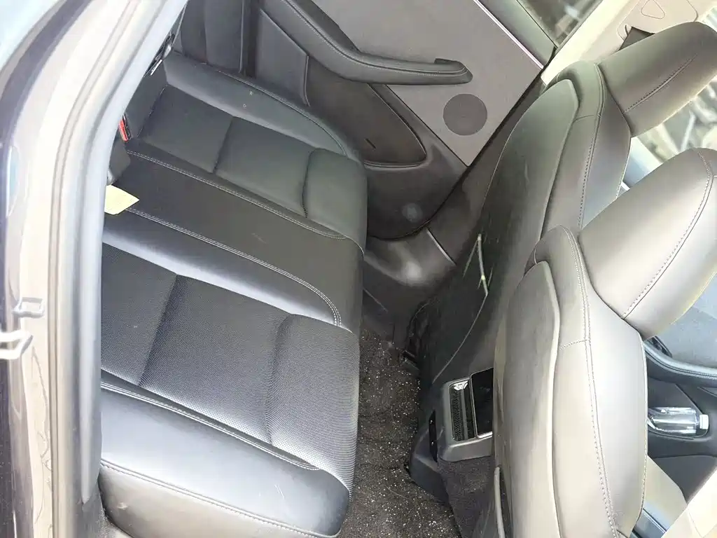 Tesla Model 3 — миниатюра 10