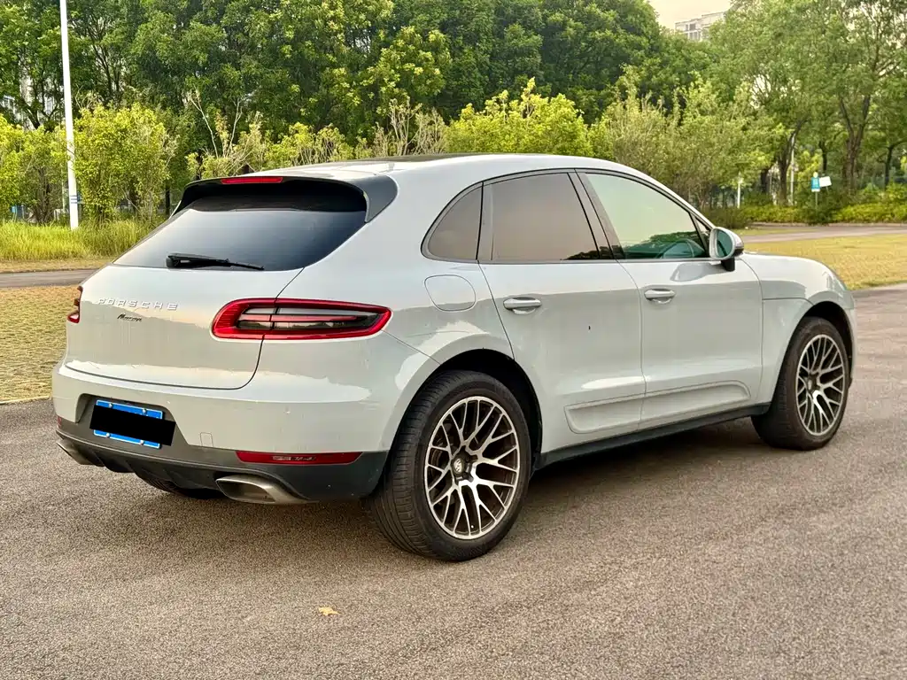 Porsche Macan — миниатюра 9