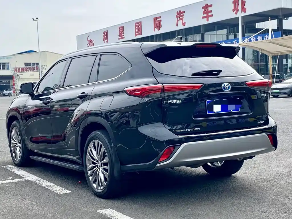 Toyota Highlander 2022 2.5L Luxury 7 мест