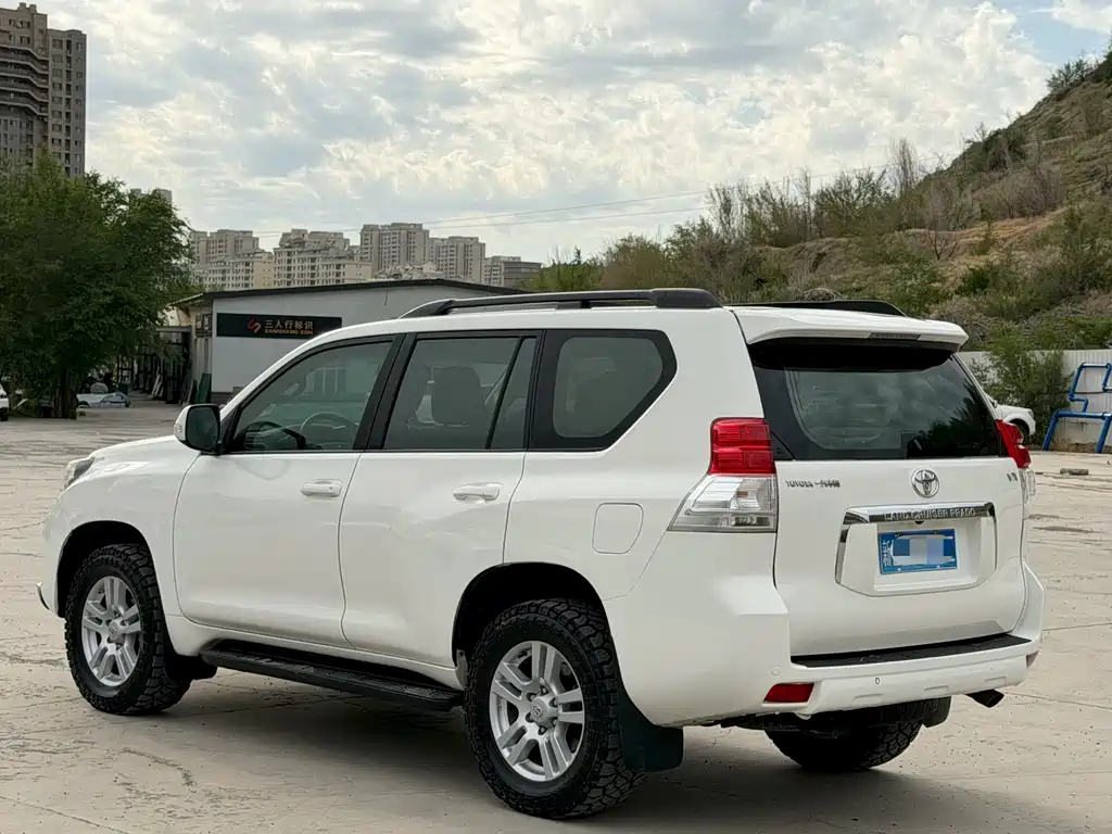 Toyota Land Cruiser Prado 2010 4.0L AT VX NAVI
