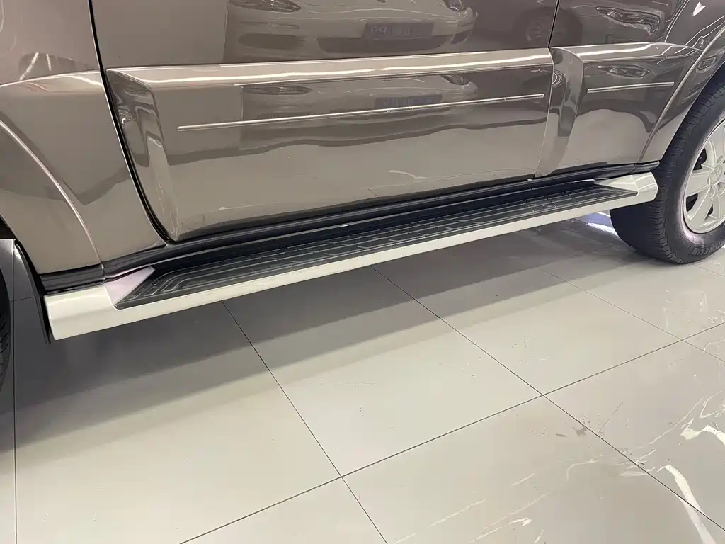 Mitsubishi Pajero (Import) — миниатюра 41